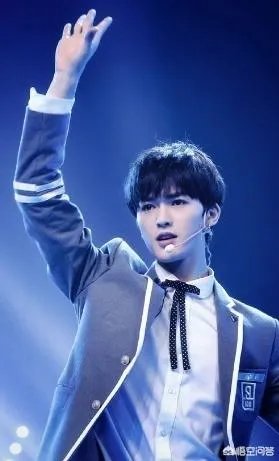 想知道朱正廷在NPC和NEXT里分别的定位是什么？