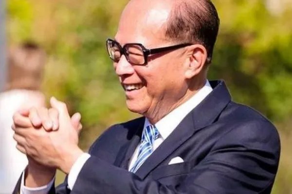 李嘉诚为什么撤资大陆