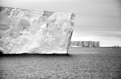 南极冰架加速变薄 或将坍塌