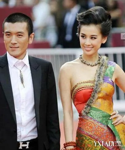 杨子黄圣依孩子近照曝光自曝隐婚缘由是女儿年龄小
