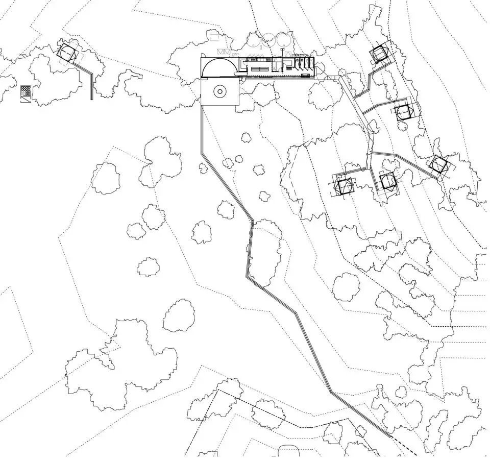 密林中的黑色小屋 —— Krakani Lumi 丛林驿站