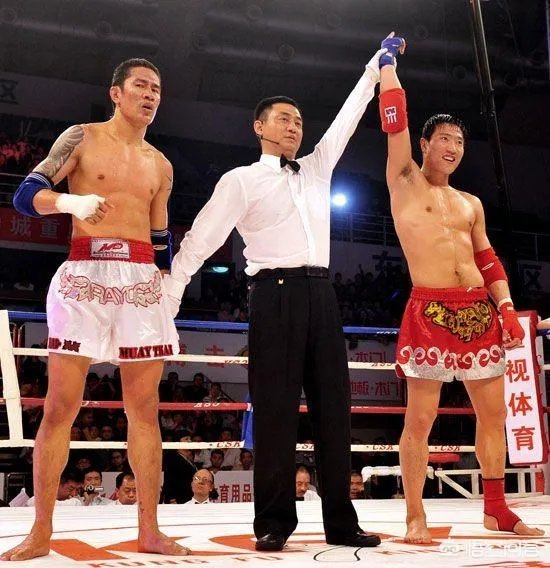 你觉得散打领域里,方便、白近斌、张开印和付高峰谁实力最强?为什么?