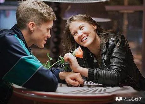 感情是靠感动还是靠吸引