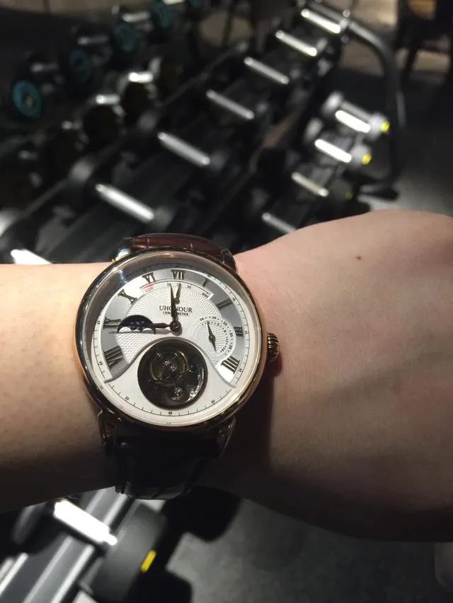 陀飞轮腕表为什么那么贵，入门级陀飞轮腕表一般什么价位？