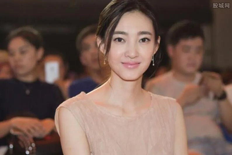 素颜女神整过容当小三：人真的不能太红啊！