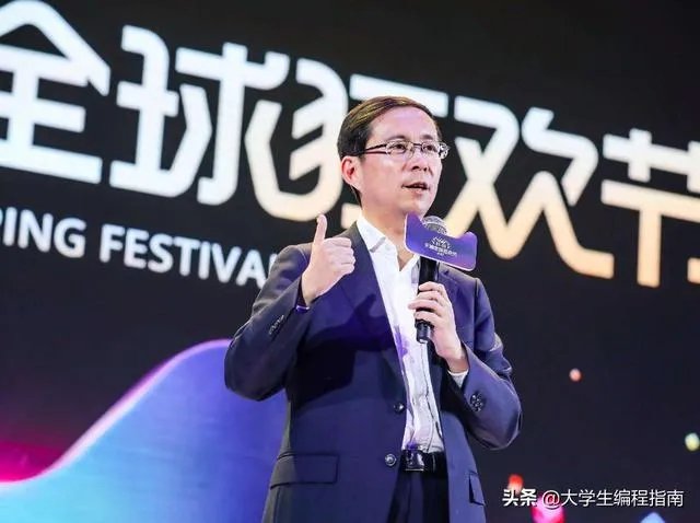 马云为什么这么信任张勇呢，把阿里巴巴这么大的一把交椅交给他坐？