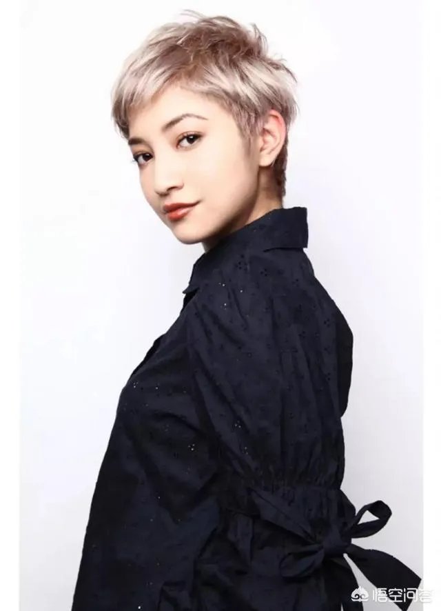 郑爽短发尴尬期