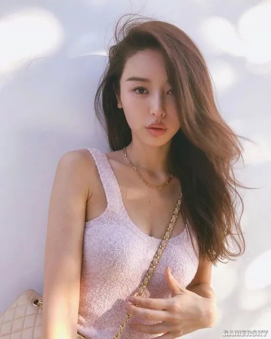 曾号称最美腰臀的轻熟风御姐 日本35岁加治瞳美照