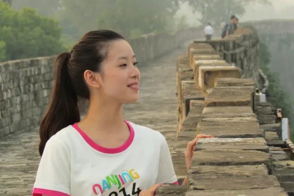 章泽天否认学习成绩差，为什么大家这么关注她的成绩呢？