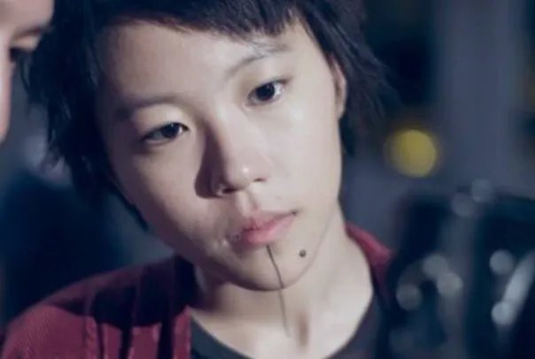 窦靖童的歌让人觉得很轻快，她的歌曲有什么特殊的魔力呢？