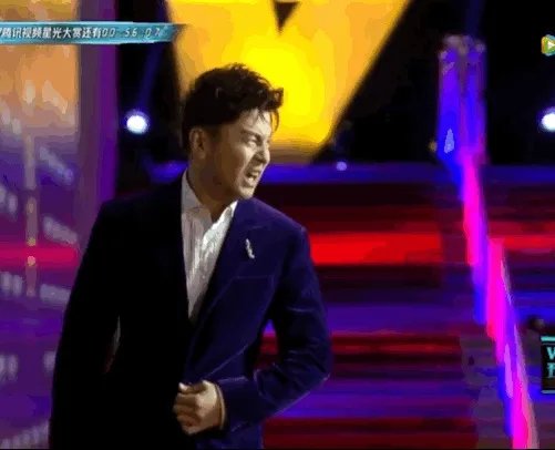 明星冬天走红毯时总是穿的很少，他（她）们到底冷不冷？