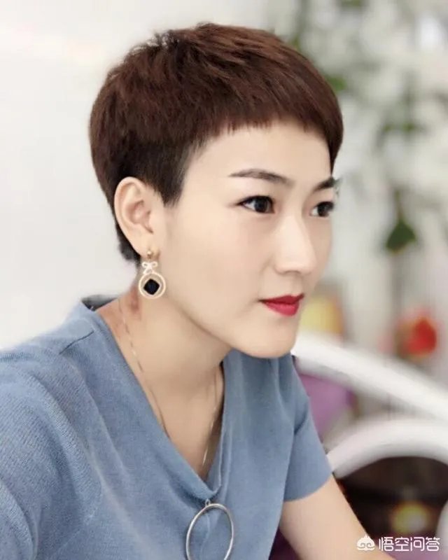 郑爽短发尴尬期