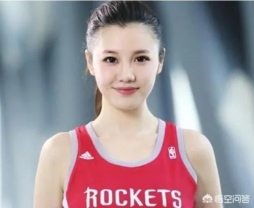 韩国女神主播张艺媛再次报道世界杯，中国球迷说不如刘语熙，你怎么看？