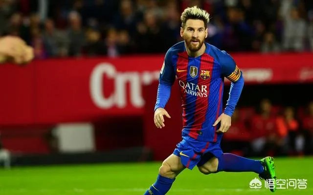 拉莫斯肘击梅西逃红牌, 谁注意梅西举动? 罕见顶牛, 向裁判投诉，你怎么看？