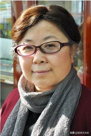 湖北大学教师梁艳萍，颠覆历史事实，长期发表“侮国”言论，怎么评价？