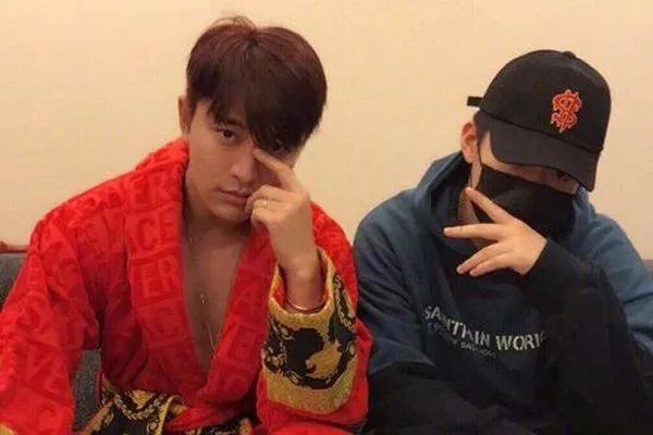 如何看待PG one与李小璐深夜出入同一小区？