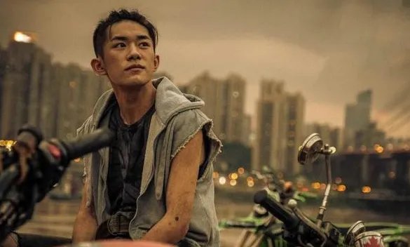 易烊千玺电影杀青，四字弟弟在《长津湖》中扮演的角色如何？