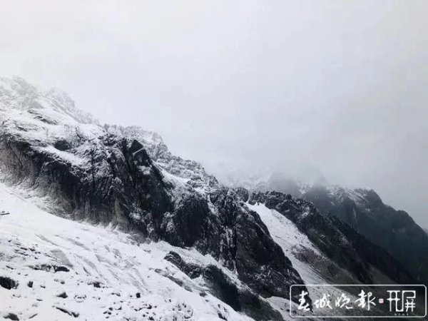 丽江玉龙雪山8月飘雪是怎么回事?