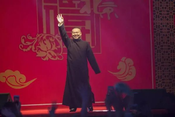 岳云鹏上春晚的次数为何比师父郭德纲还多?