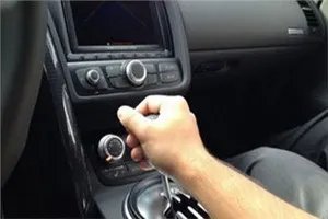 遇到刹车失灵不要慌 学会这几招可以保命