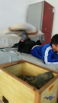 周四福利囧图云飞系列 妹子姿势好诱惑观众流口水