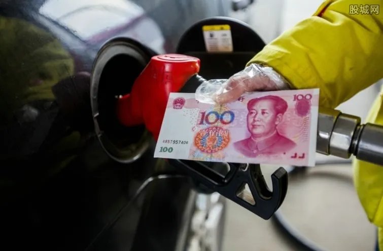 国内成品油价上调 国内汽油价格调整每吨提高55元