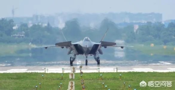 海航版歼20、055大驱、国产航母这个海军70周年大庆你期待什么？