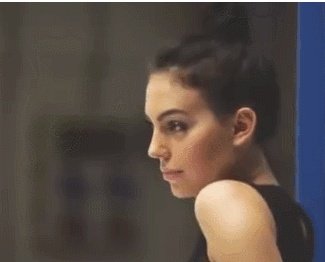 C罗未婚妻乔治娜在认识C罗前当过保姆干过导购，这是怎么回事？