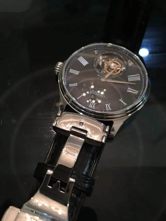 陀飞轮腕表为什么那么贵，入门级陀飞轮腕表一般什么价位？