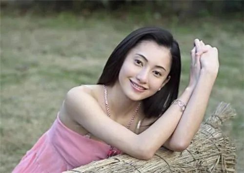 他畏罪潜逃16年，被抓身家上亿，还娶了4个老婆生了12个孩子，他是谁？