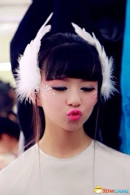 小彩旗被封新生代女神 后台照片与生活照曝光