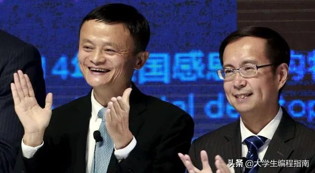 马云为什么这么信任张勇呢，把阿里巴巴这么大的一把交椅交给他坐？