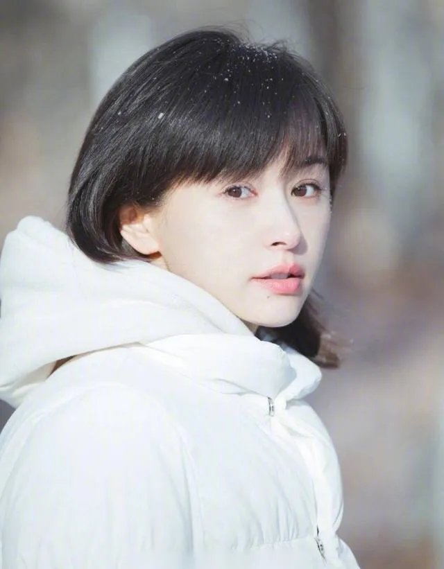 王子文高铁踩桌板，你对此怎么看？