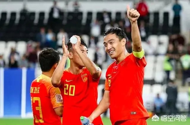 强烈建议，让散步踢球的冯潇霆退出国家队，你同意吗？