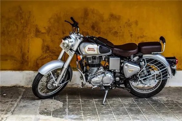 两个蟊贼骑着偷来的摩托去偷摩托,如何看待他们的行为呢?