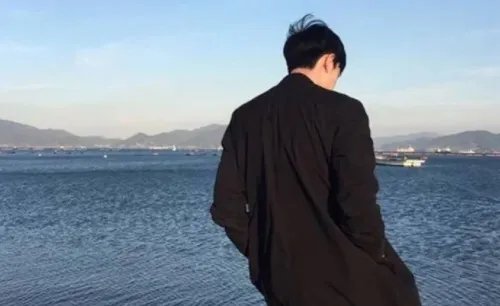 大多文艺青年都比较钟爱复古造型，身高170cm的男生如何打造适合自己的复古风尚？