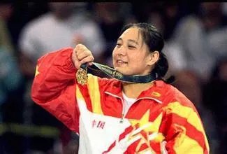 历届奥运会中国第一金获得者是谁？