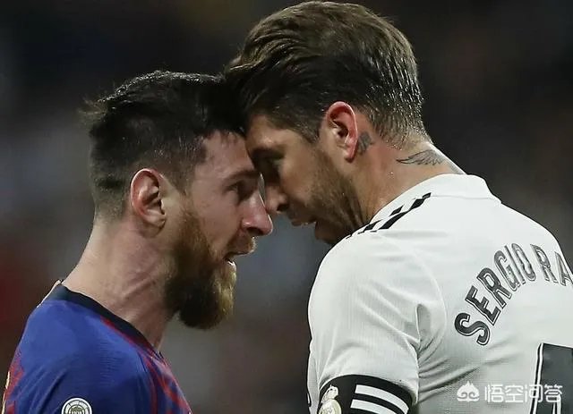 拉莫斯肘击梅西逃红牌, 谁注意梅西举动? 罕见顶牛, 向裁判投诉，你怎么看？