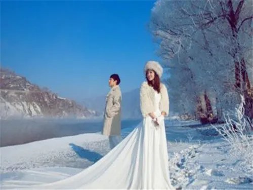 雪景婚纱照怎么拍好看 拍摄雪景婚纱照小技巧