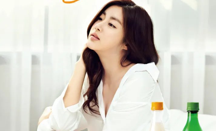 韩国演员姜素拉产女当妈妈，她与老公是什么时候结婚的？