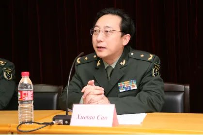 网友被南开大学校长论文造假震惊，论文造假的人是出于什么心理？