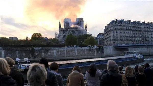 重建“巴黎圣母院”预计消耗680万美元，上海一个月的收益够吗？
