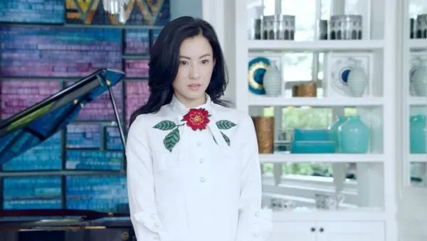 张柏芝提前为三胎庆生,女人的活法除了生孩子,就没有其他吗?