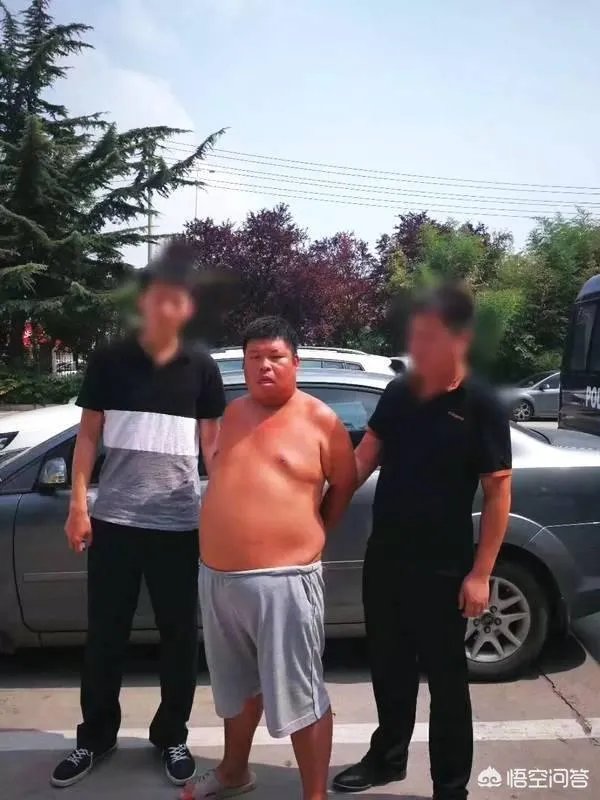 老头老太拦婚车讨“喜钱”并且只认一百块，你怎么看？