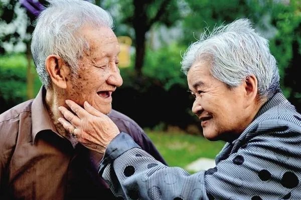 70年来,中国人均寿命从35提至77的原因有哪些?