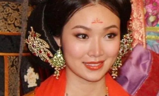 赵薇老公的前女友是谁？