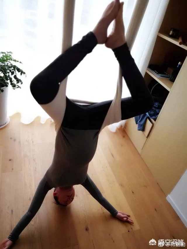 蒋勤勤挺大肚做高难度瑜伽动作吓坏网友，怀孕期间可以做瑜伽吗？