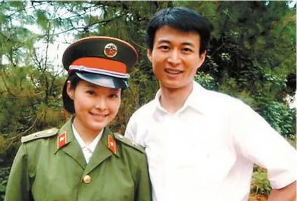 袁立曾和前夫赵岭很恩爱，是什么原因导致他们分开？