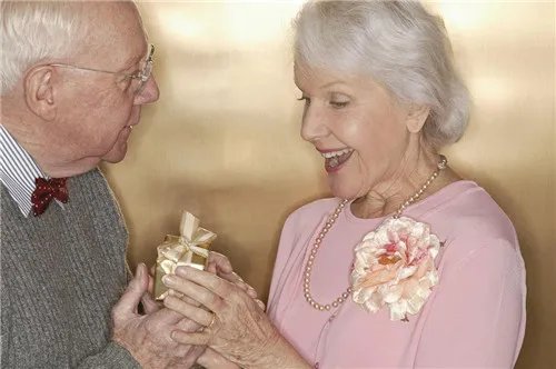 6款钻石婚礼物推荐  父母钻石婚送什么礼物好