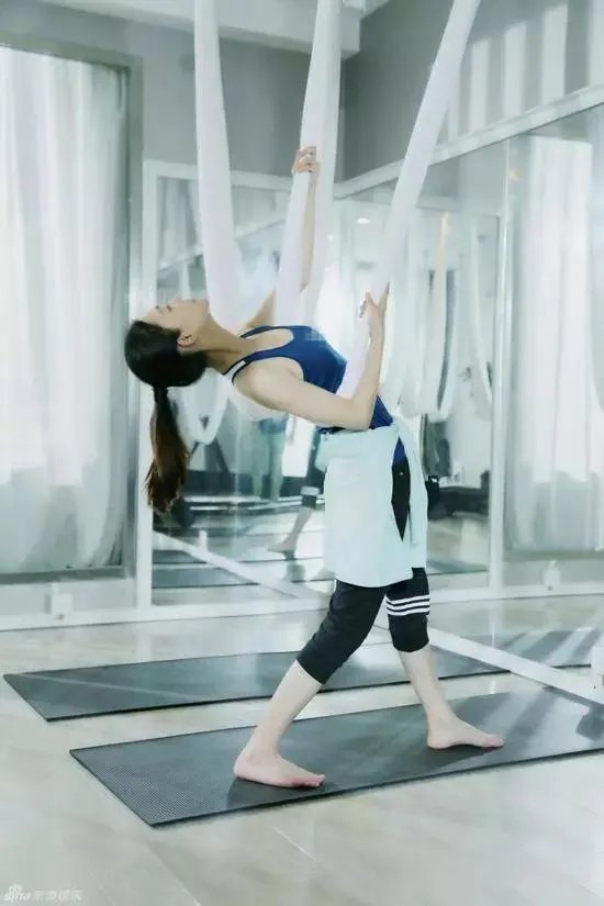 素颜女神王丽坤为什么能迷倒林更新？